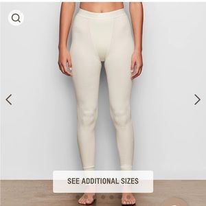 Skims rib leggings, size medium. Worn twice.